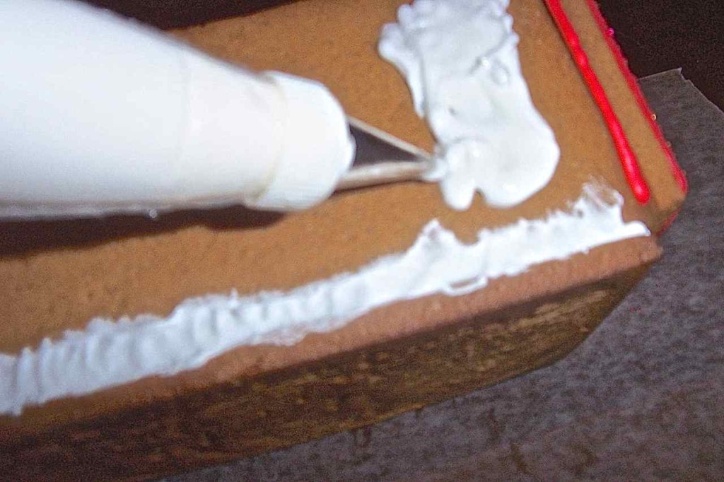 Using the stiff piping icing to "glue" the structure